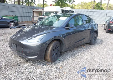 2025 Tesla Model Y Long Range Dual Motor All-Wheel Drive from USA, damaged, VIN 7SAYGDED2SF272932